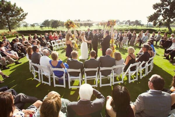 Outdoor-Wedding-Ceremony-In-The-Round-600x400